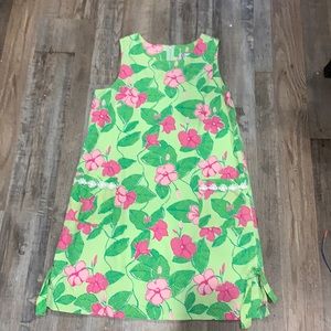 Great church dress looks new no stains great for girls to go to church in